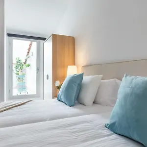 apartamentos-cornellalux.top-hotels-tarragona.com/